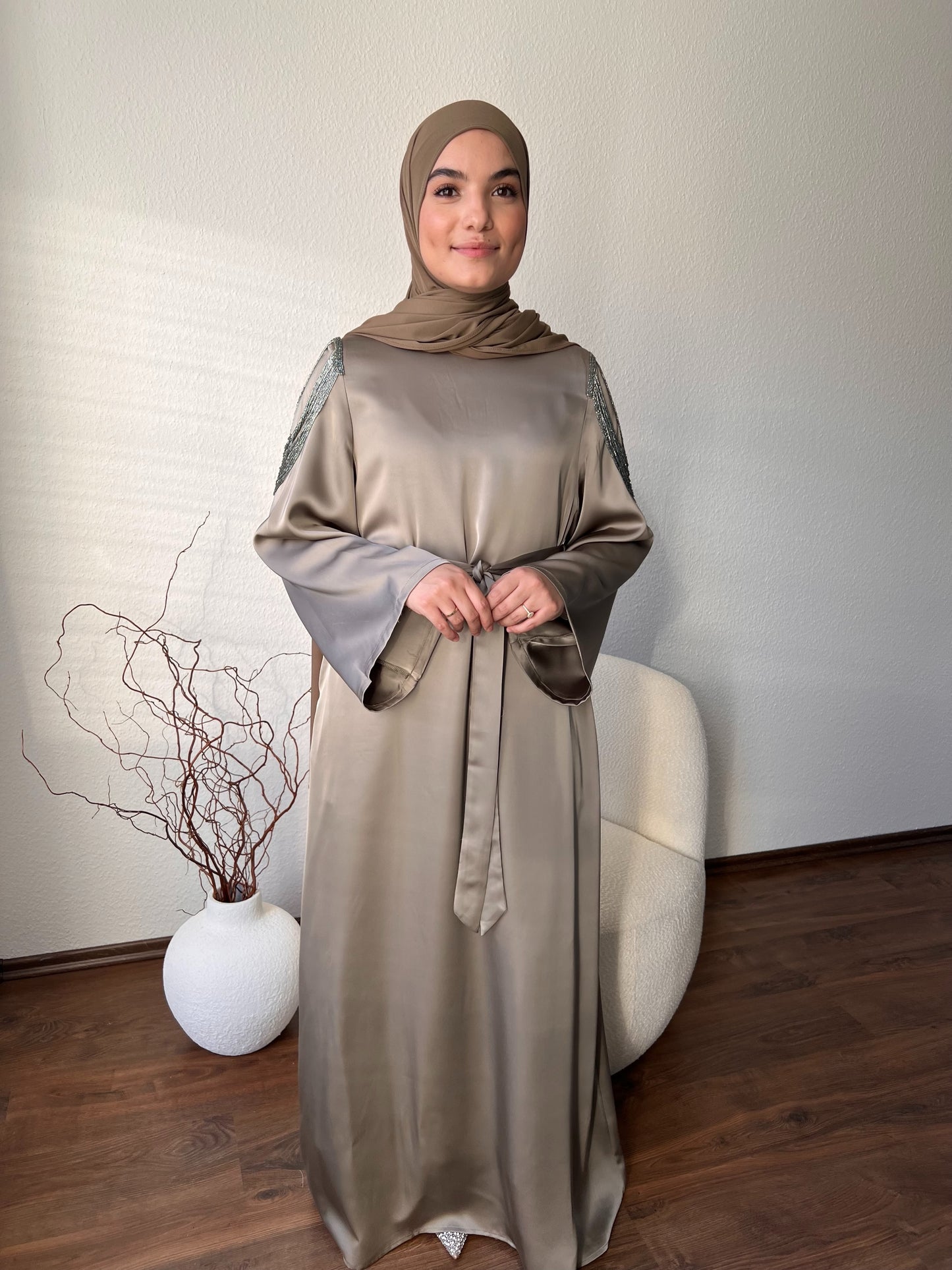 LIORA Abaya