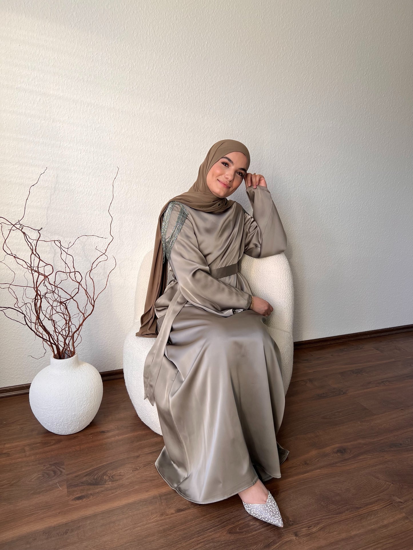 LIORA Abaya